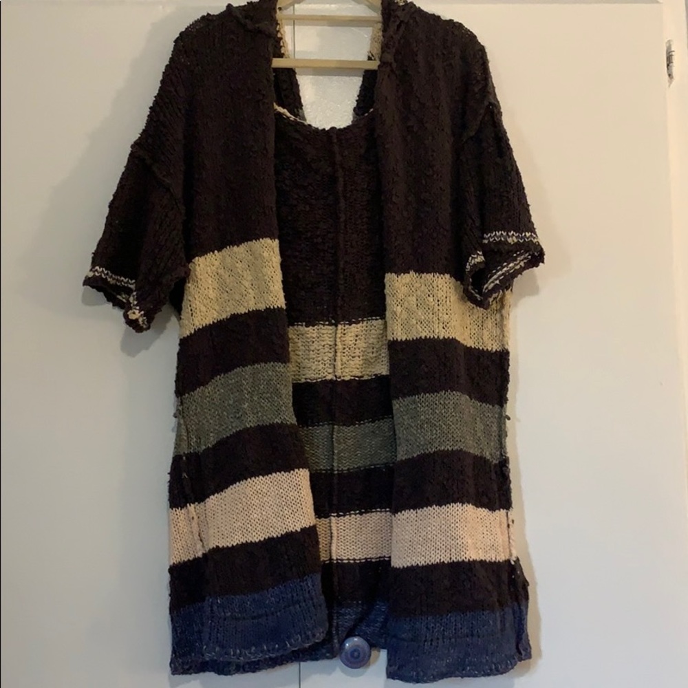 Short sleeve pull over knit